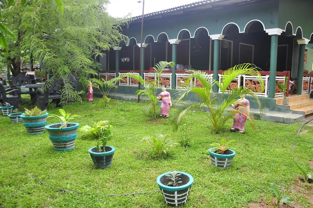 Rock Lake Home Stay Sigiriya