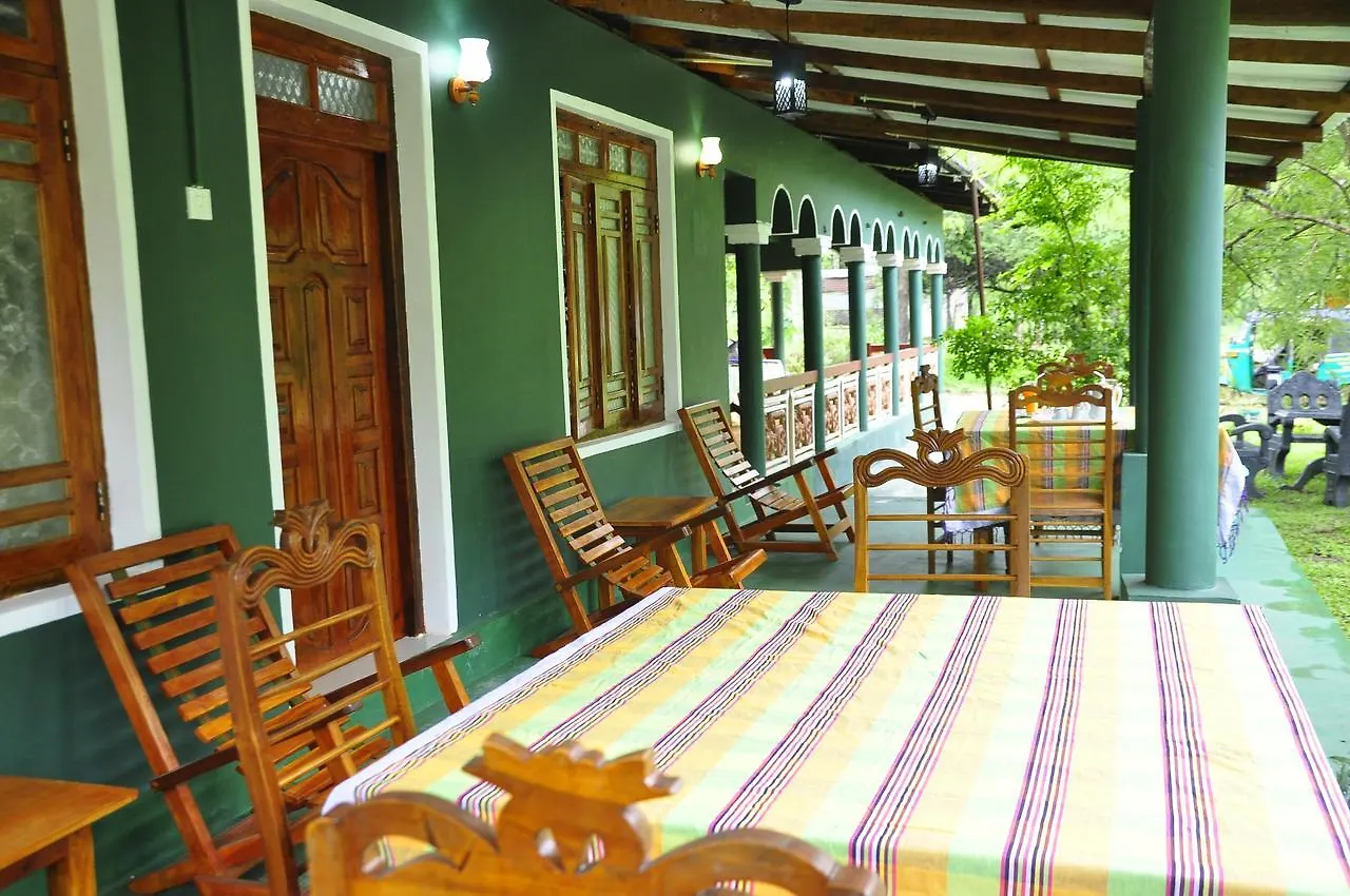 Rock Lake Home Stay Sigiriya